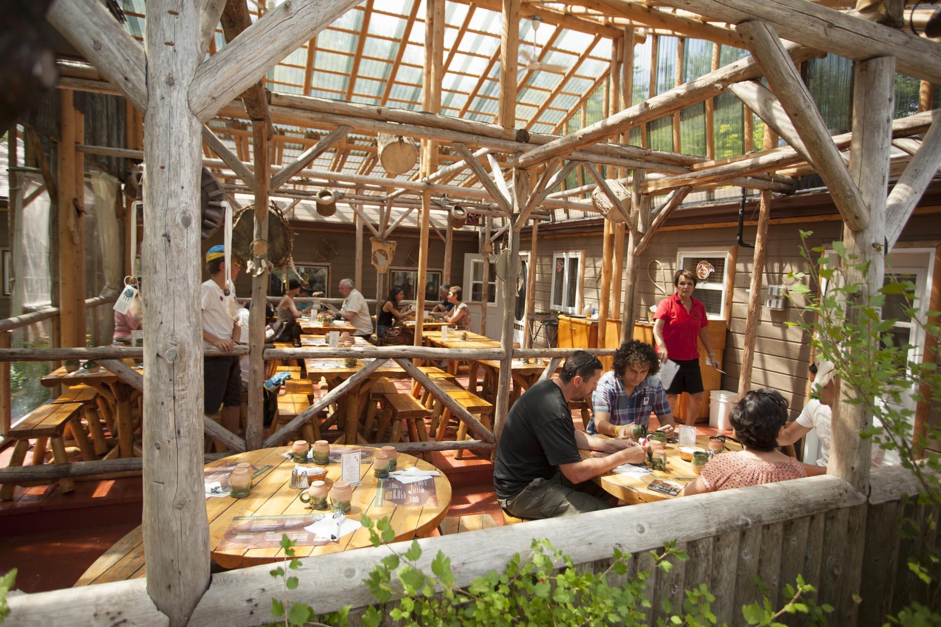 Restaurant la Traite Region de Quebec c J F Hamelin