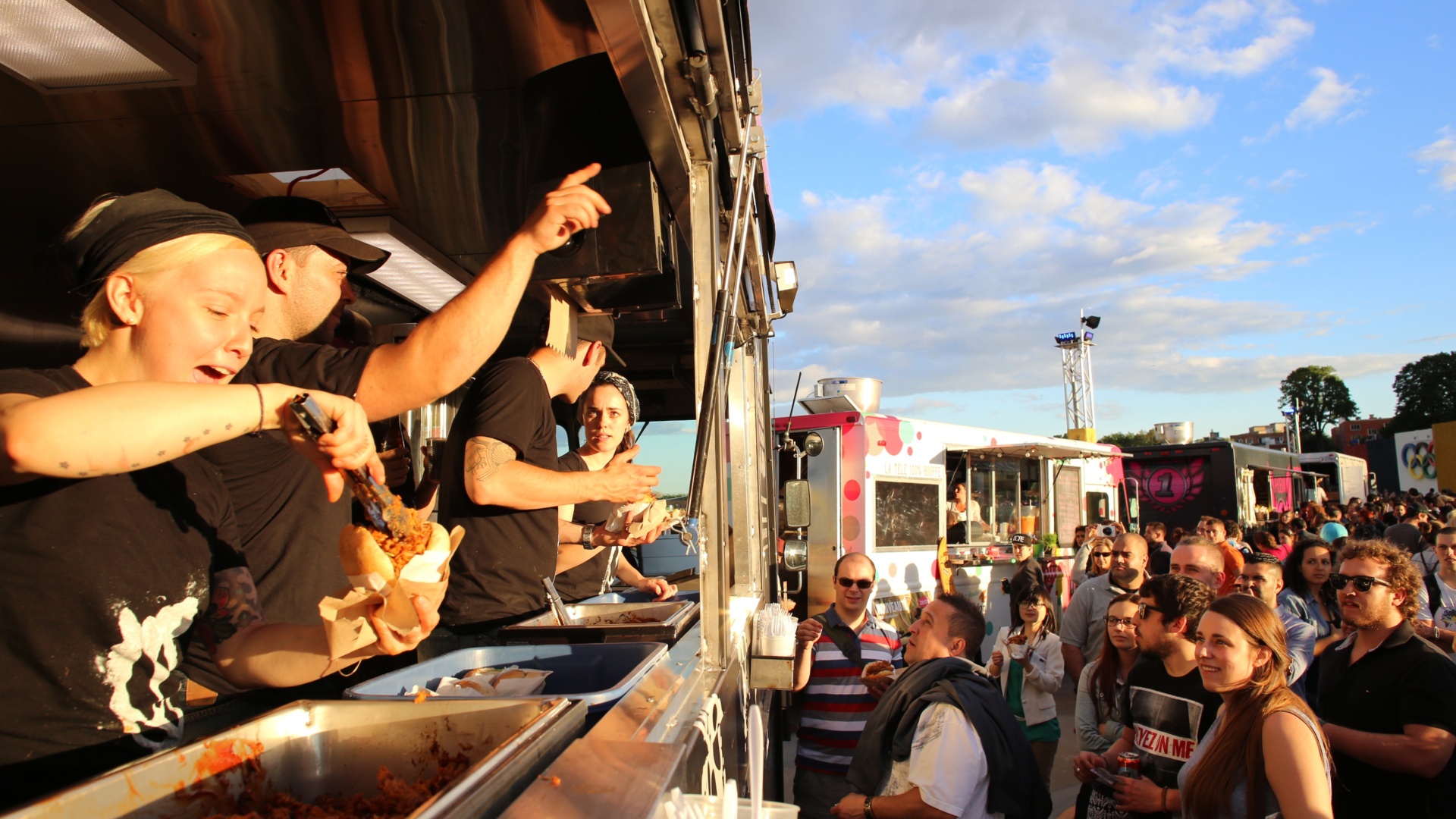 20151 Premier Vendredi Cuisine de rue1 Credit FR c Frederic Girard EN Credit c Frederic Girard