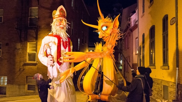 La marche des marionnettes geantes