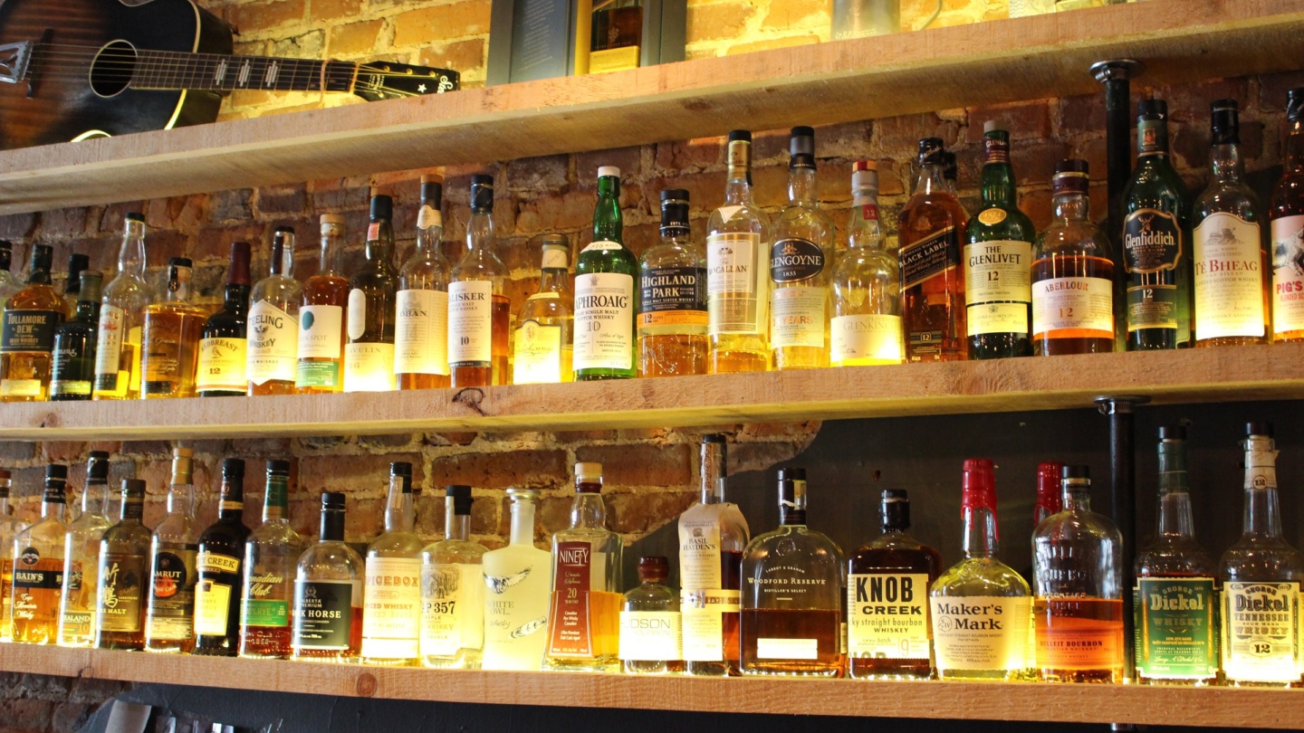 Cheers to Kingston a guide to the city’s cocktail, mocktail, and